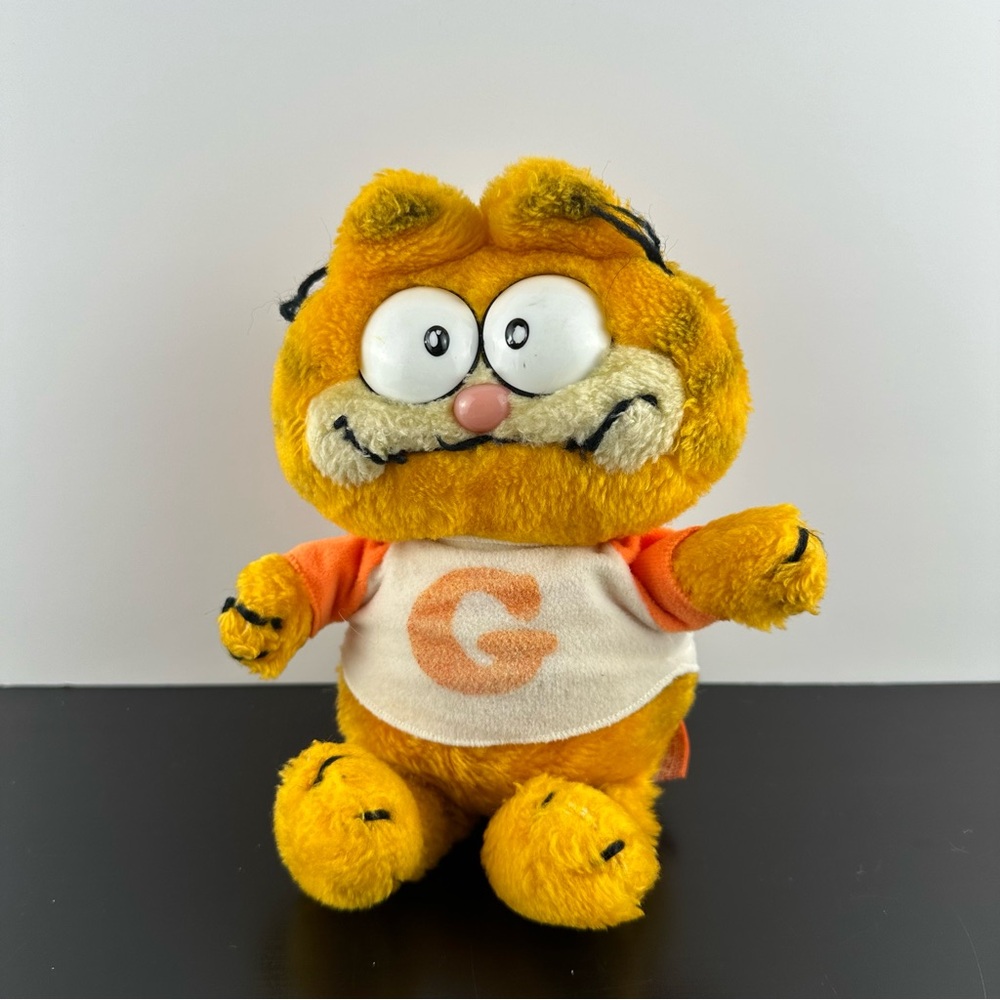 Dakin 1981 Vintage Garfield Plush 9” G T-Shirt 80s Collectible Stuffed Animal